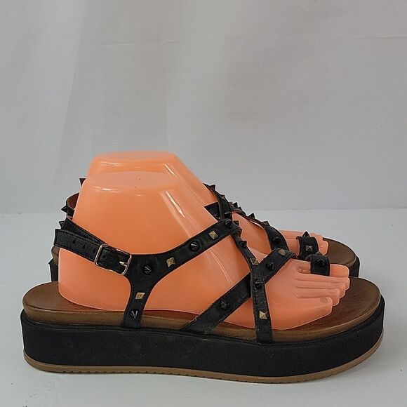 Ovyé Black Leather Women's Sandals - Picture 2 of 13